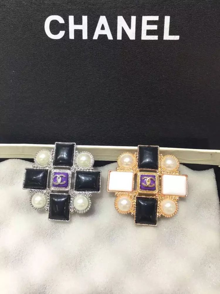 Spilla Chanel Modello 214